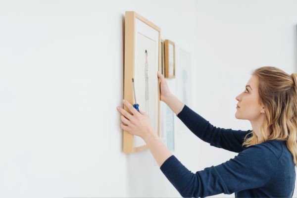 Picture Hanging Service in Kingsport