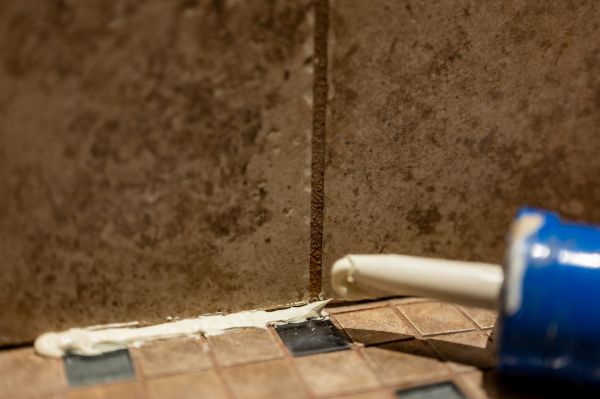 Shower Caulk Replacement in Kingsport